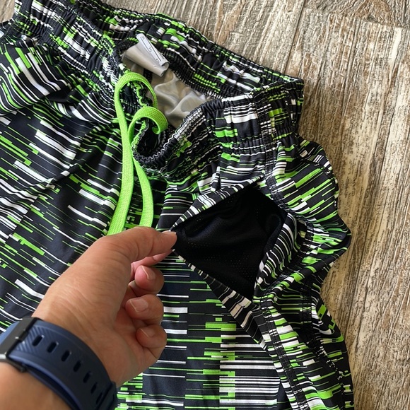 NIKE Boys Dri-FIT Fly Abstract-Print
Shorts, ACTION GREEN/MULTI , XL - Picture 6 of 8